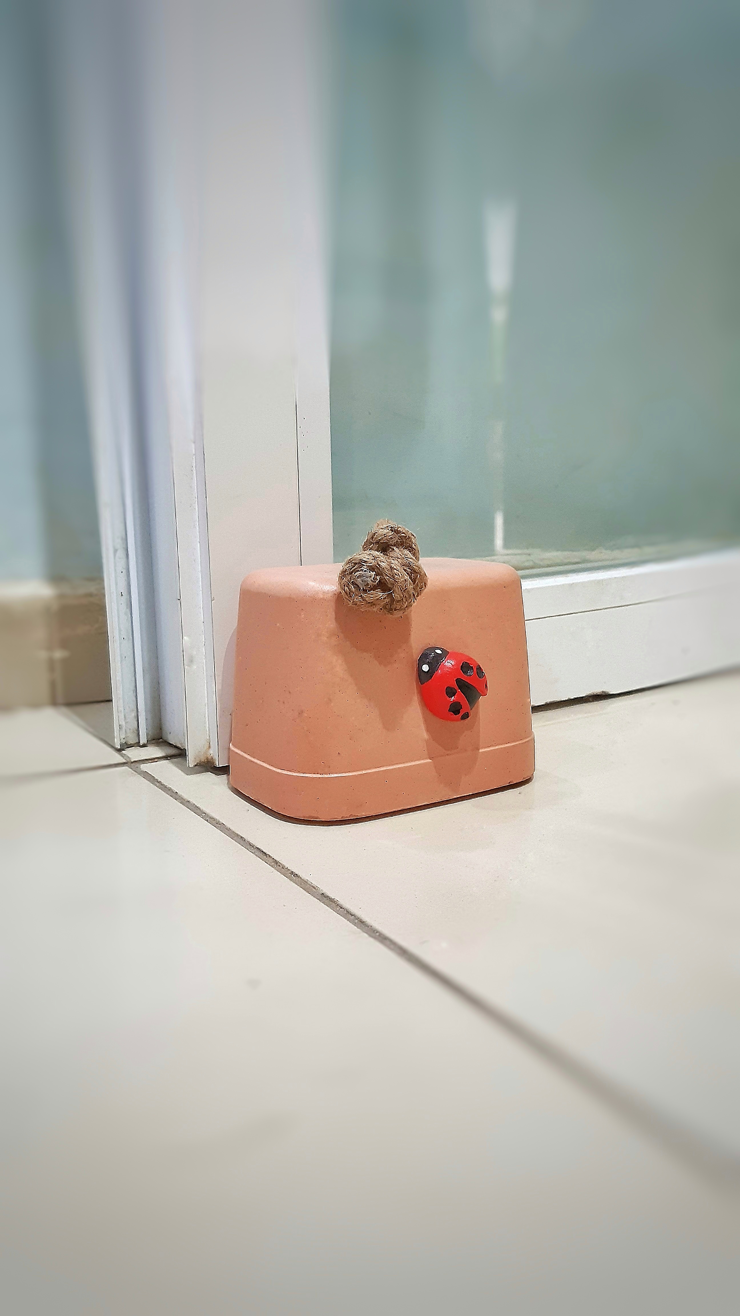 Beton%20Stoper%20Dekoratif%20Uğur%20Böcekli%20Beton%20Kapı%20Stoperi%20Kapı%20Önü%20Ağırlık%20Kapı%20Tamponu%20Kahverengi