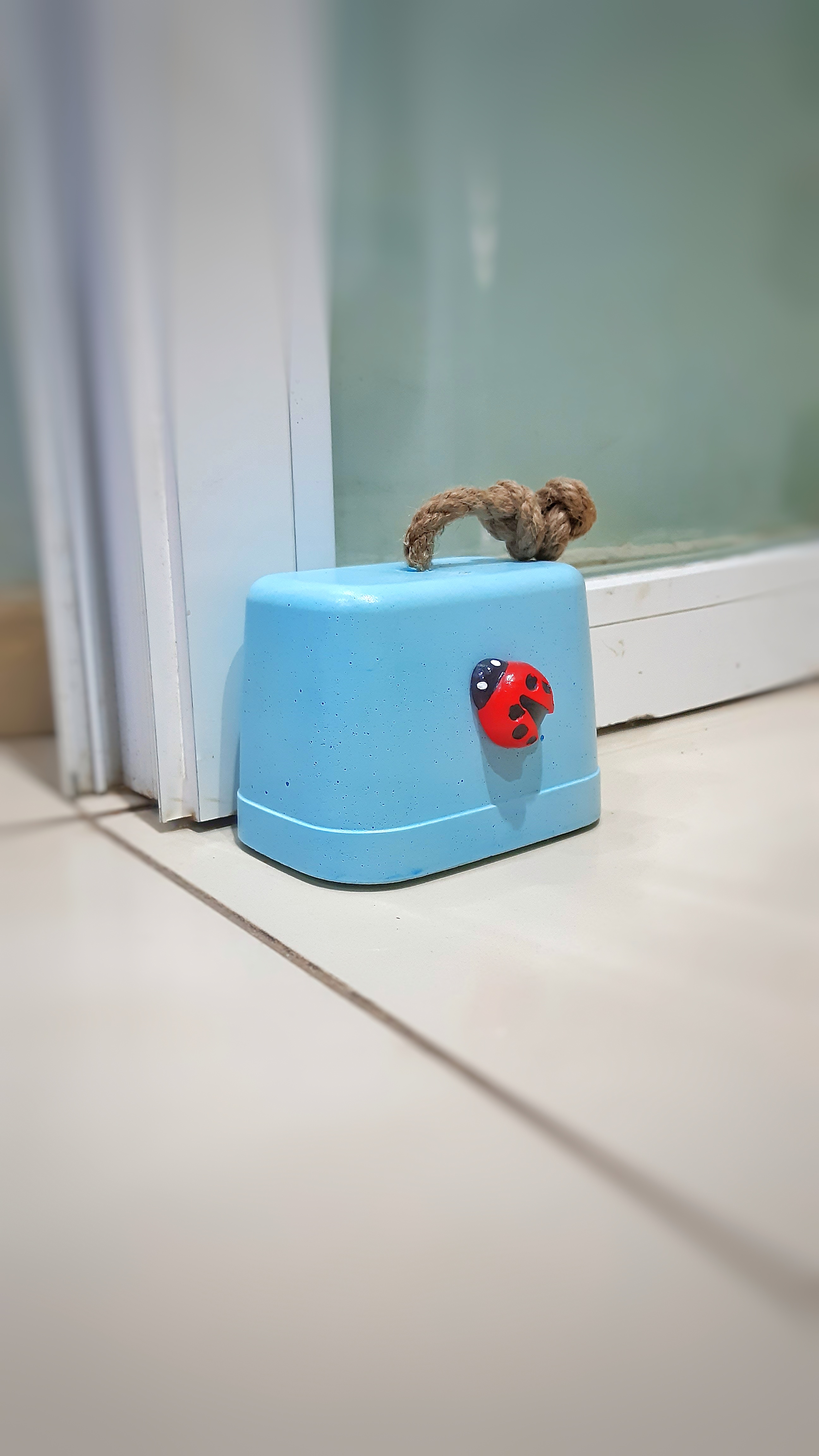 Beton%20Stoper%20Dekoratif%20Uğur%20Böcekli%20Beton%20Kapı%20Stoperi%20Kapı%20Önü%20Ağırlık%20Kapı%20Tamponu%20Mavi