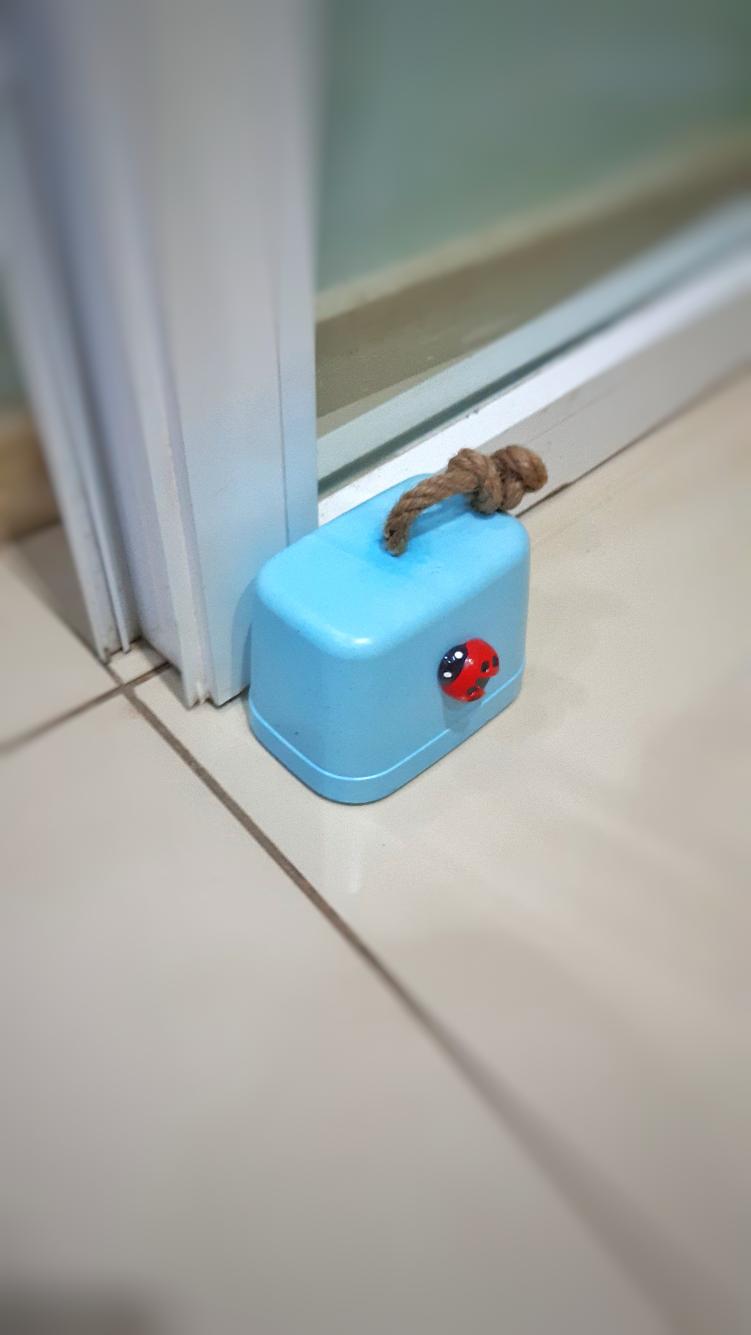 Beton%20Stoper%20Dekoratif%20Uğur%20Böcekli%20Beton%20Kapı%20Stoperi%20Kapı%20Önü%20Ağırlık%20Kapı%20Tamponu%20Mavi