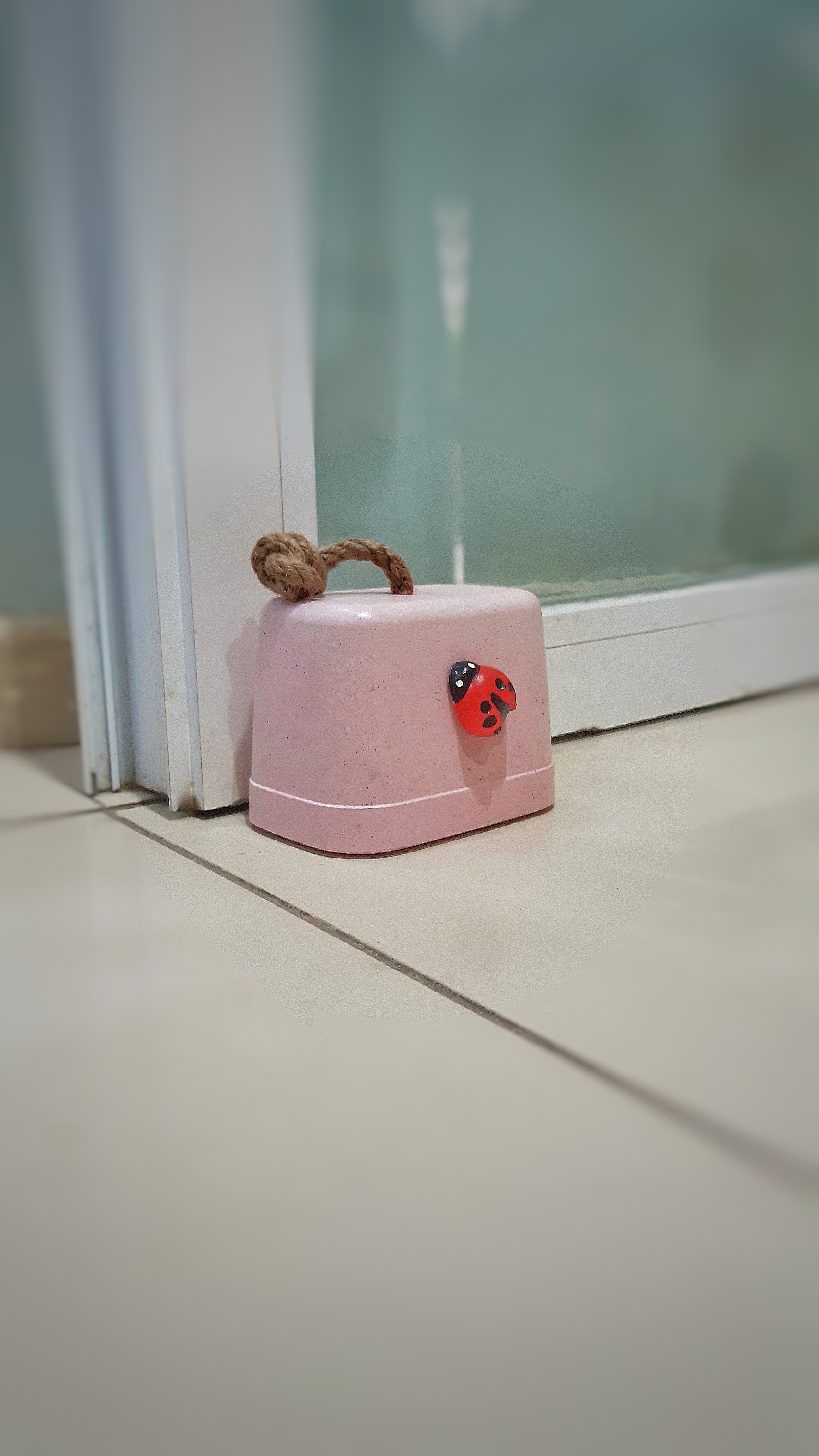 Beton%20Stoper%20Dekoratif%20Uğur%20Böcekli%20Beton%20Kapı%20Stoperi%20Kapı%20Önü%20Ağırlık%20Kapı%20Tamponu%20Pembe