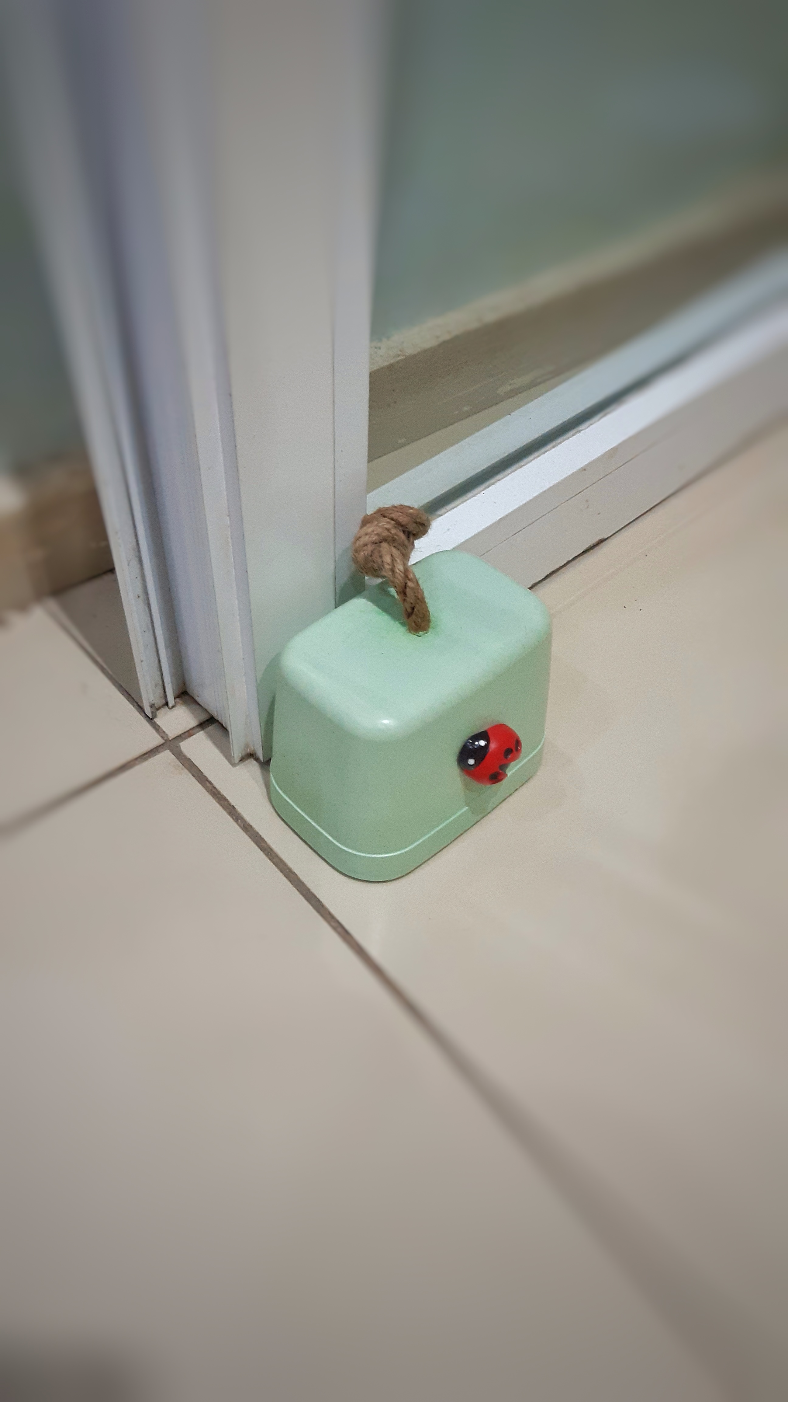 Beton%20Stoper%20Dekoratif%20Uğur%20Böcekli%20Beton%20Kapı%20Stoperi%20Kapı%20Önü%20Ağırlık%20Kapı%20Tamponu%20Yeşil
